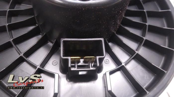 Moteur de ventilation chauffage d'un Ford Mondeo V Wagon 2.0 TDCi 180 16V 2015