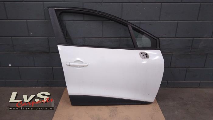 Front door 4-door, right from a Renault Clio IV (5R) 0.9 Energy TCE 90 12V 2013