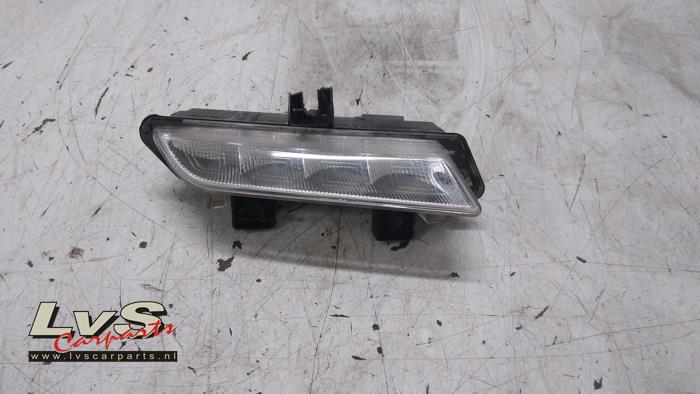 Daytime running light, left from a Renault Clio IV (5R) 0.9 Energy TCE 90 12V 2013