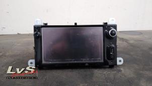 Used Radio CD player Renault Clio IV (5R) 0.9 Energy TCE 90 12V Price € 250,00 Margin scheme offered by LvS Carparts