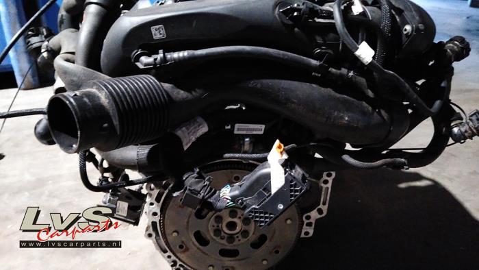 Engine from a DS DS 7 Crossback 1.6 16V PureTech 225 2020
