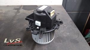 Usados Motor de ventilador de calefactor DS Automobiles DS 7 Crossback 1.6 16V PureTech 225 Precio € 34,95 Norma de margen ofrecido por LvS Carparts