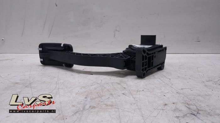 Accelerator pedal from a DS DS 7 Crossback 1.6 16V PureTech 225 2020