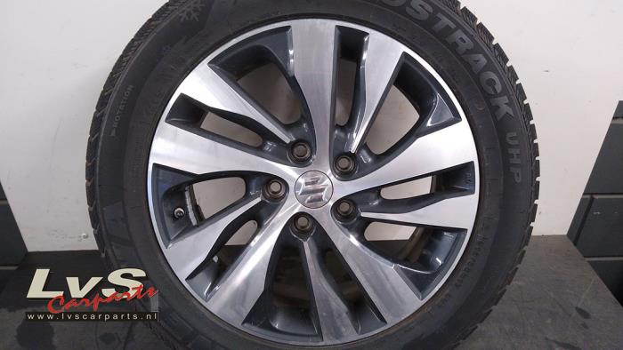 Wheel + winter tyre from a Suzuki SX4 S-Cross (JY) 1.4 Booster Jet Turbo 16V SHVS 2021