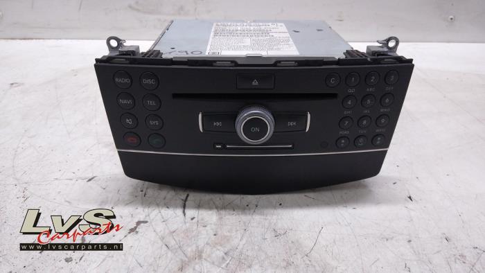 Używane Radio Mercedes C (W204) 2.2 C-220 CDI 16V Cena € 375,00 Procedura marży oferowane przez LvS Carparts