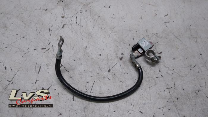 Używane Biegun akumulator Mini Countryman (R60) 1.6 16V Cooper Cena € 35,00 Procedura marży oferowane przez LvS Carparts