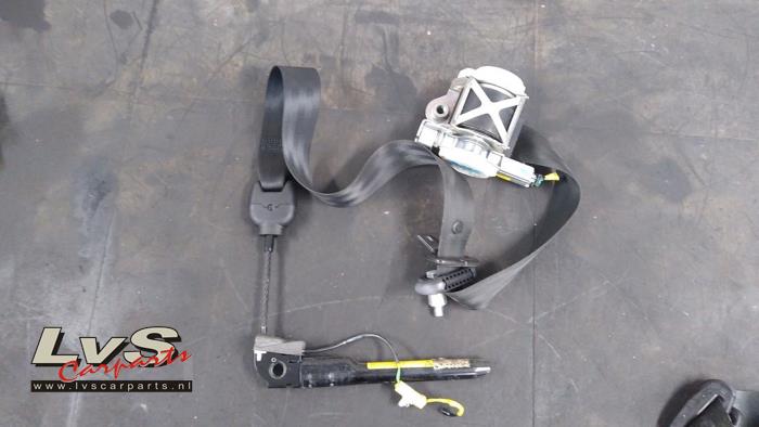 Seatbelt tensioner, left from a Ford Ka II 1.3 TDCi 16V 2010