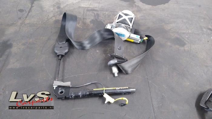 Seatbelt tensioner, left from a Ford Ka II 1.3 TDCi 16V 2010