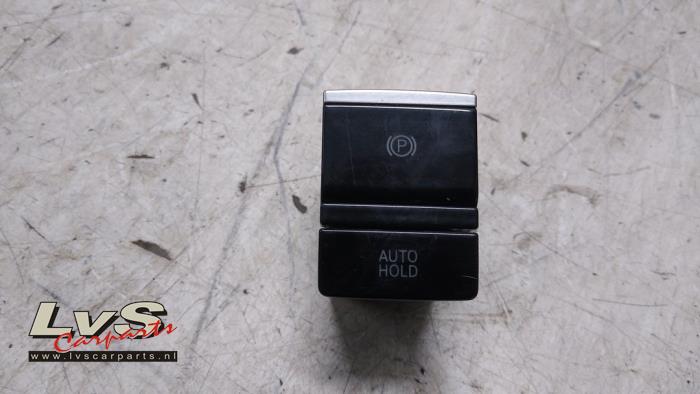 Interruptor de freno de mano de un Volkswagen Golf VIII (CD1) 2.0 TDI BlueMotion 16V 2020