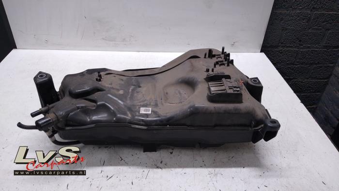 Gebrauchte Adblue Tank Volkswagen Golf VIII (CD1) 2.0 TDI BlueMotion 16V Preis € 250,00 Margenregelung angeboten von LvS Carparts