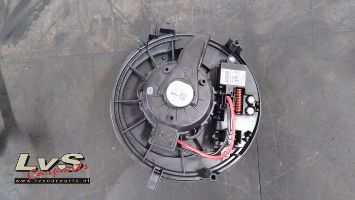 Silnik wentylatora nagrzewnicy z Volkswagen Golf VII Variant (AUVV) 1.2 TSI BlueMotion 16V 2014