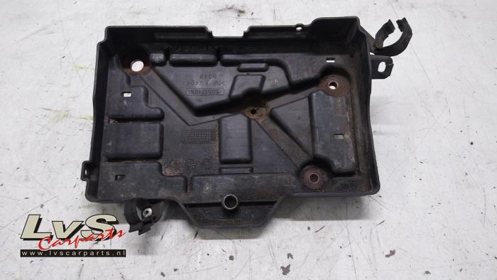 Begagnade Batterilåda Alfa Romeo MiTo (955) 1.4 Multi Air 16V Pris € 25,00 Marginaltabell erbjuds av LvS Carparts