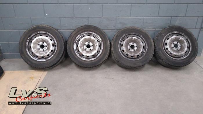 Set of wheels + tyres from a Renault Trafic (1FL/2FL/3FL/4FL) 1.6 dCi 95 2018