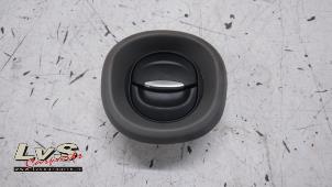 Used Dashboard vent Renault Trafic (1FL/2FL/3FL/4FL) 1.6 dCi 95 Price € 12,10 Inclusive VAT offered by LvS Carparts