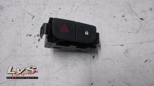 Used Panic lighting switch Renault Trafic (1FL/2FL/3FL/4FL) 1.6 dCi 95 Price € 12,10 Inclusive VAT offered by LvS Carparts