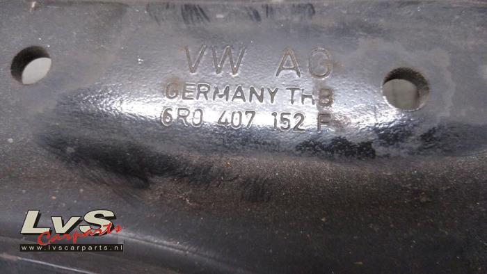 Bras de suspension avant droit d'un Volkswagen Polo V (6R) 1.2 TDI 12V BlueMotion 2011