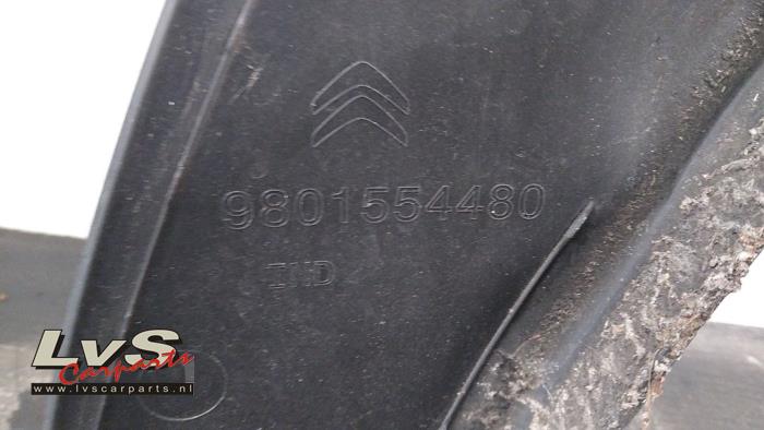 Rear wheel rim from a Citroën C4 Cactus (0B/0P) 1.2 PureTech 82 12V 2014