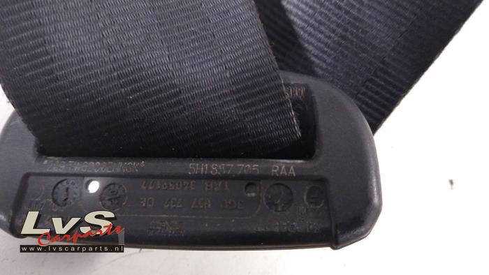 Seatbelt tensioner, left from a Volkswagen Golf VIII (CD1) 2.0 TDI BlueMotion 16V 2020