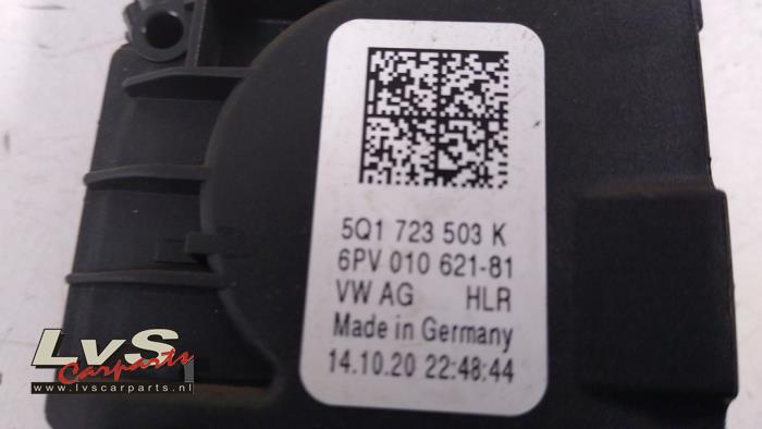 Gaspedal van een Volkswagen Golf VIII (CD1) 2.0 TDI BlueMotion 16V 2020