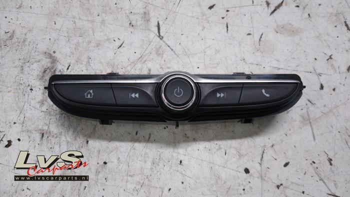 Używane Panel obslugi radia Opel Astra K 1.2 Turbo 12V Cena € 25,00 Procedura marży oferowane przez LvS Carparts