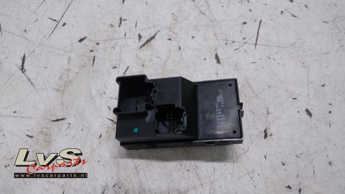 Electric window switch from a Opel Meriva 1.4 16V Ecotec 2012
