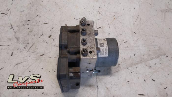 ABS pump from a Peugeot Expert (VA/VB/VE/VF/VY) 2.0 Blue HDi 120 16V 2017