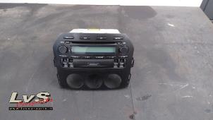 Usagé Radio/Lecteur CD Mazda MX-5 (NC18/1A) 1.8i 16V Prix € 150,00 Règlement à la marge proposé par LvS Carparts
