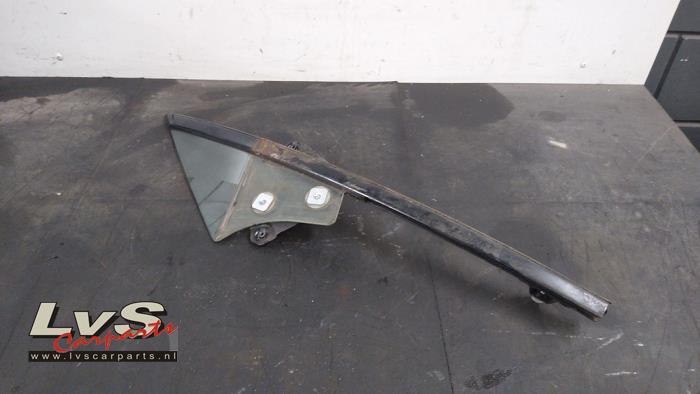 Usados Ventanilla triangular izquierda delante Mazda MX-5 (NC) 1.8i 16V Precio € 90,00 Norma de margen ofrecido por LvS Carparts