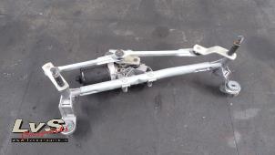 Used Wiper motor + mechanism Renault Twingo III (AH) 0.9 Energy TCE 90 12V Price € 40,00 Margin scheme offered by LvS Carparts