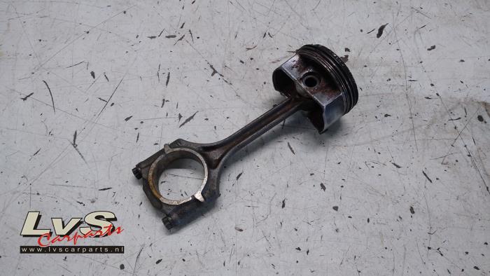 Usados Pistón Volkswagen Up! (121) 1.0 12V 60 Precio € 40,00 Norma de margen ofrecido por LvS Carparts