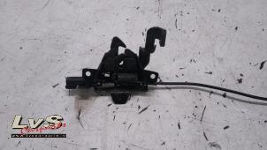 Used Bonnet lock mechanism Kia Rio III (UB) 1.2 CVVT 16V Price € 10,00 Margin scheme offered by LvS Carparts
