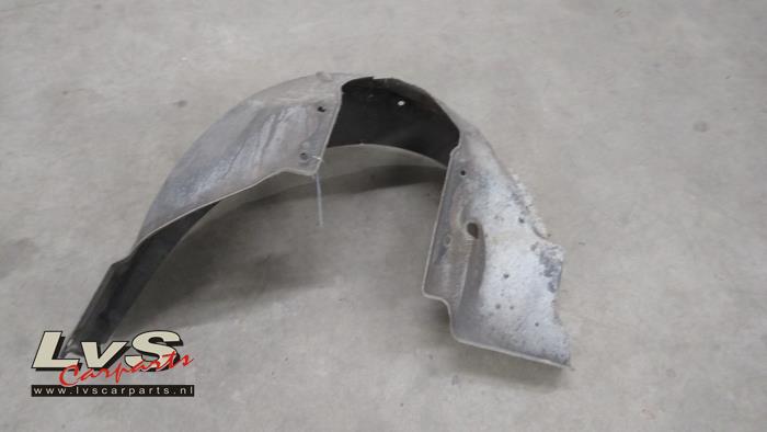 Używane Nadkole Mazda 3 Sport (BL14/BLA4/BLB4) 1.6i MZR 16V Cena € 25,00 Procedura marży oferowane przez LvS Carparts