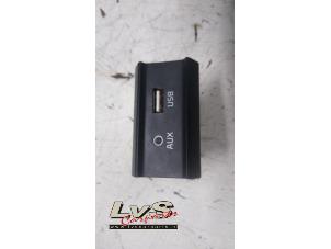 Gebrauchte AUX / USB-Anschluss Kia Picanto (JA) 1.0 12V Preis € 25,00 Margenregelung angeboten von LvS Carparts
