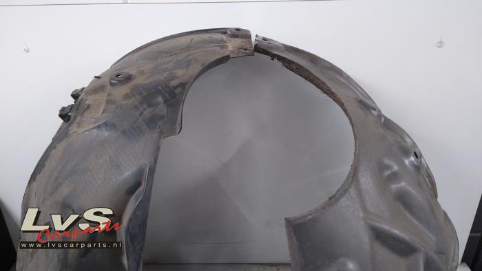 Wheel arch liner from a BMW 3 serie (F30) 318d 2.0 16V 2012