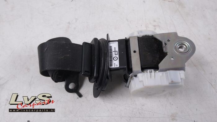 Front seatbelt, left from a BMW 3 serie (F30) 318d 2.0 16V 2012