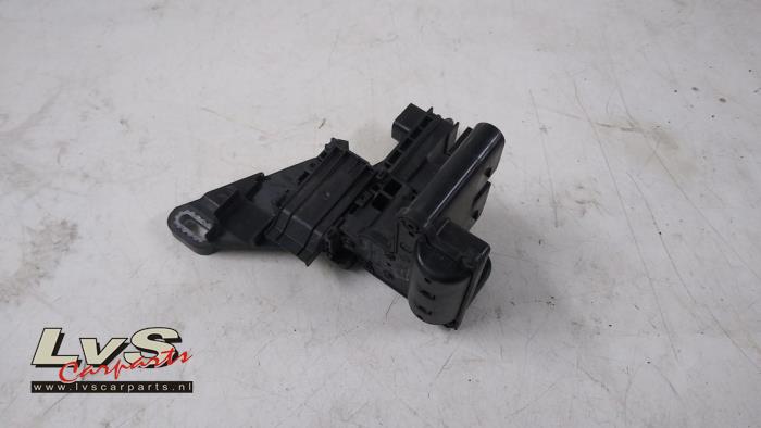Used Ignition module BMW 3 serie (F30) 318d 2.0 16V Price € 35,00 Margin scheme offered by LvS Carparts