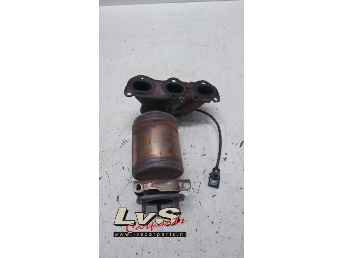 Exhaust manifold + catalyst from a Volkswagen Polo V (6R) 1.2 12V 2011