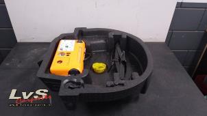 Usagé Kit de réparation pneus Renault Zoé (AG) R135 Prix € 60,00 Règlement à la marge proposé par LvS Carparts