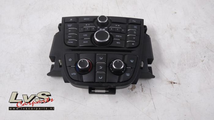 Używane Panel obslugi radia Opel Astra J (PC6/PD6/PE6/PF6) 1.3 CDTI 16V EcoFlex Cena € 30,00 Procedura marży oferowane przez LvS Carparts