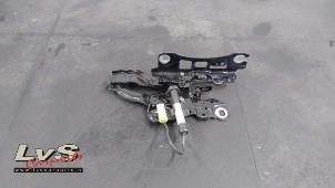 Used Bonnet Hinge BMW 3 serie (G20) 320i xDrive 2.0 TwinPower Turbo 16V Price € 125,00 Margin scheme offered by LvS Carparts