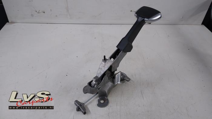 Używane Dzwignia hamulca postojowego Citroen C3 Aircross I (2C/2R) 1.2 e-THP PureTech 110 Cena € 50,00 Procedura marży oferowane przez LvS Carparts