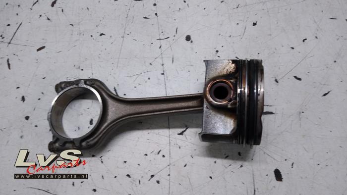 Usados Pistón Seat Ibiza V (KJB) 1.0 TSI 12V Precio € 50,00 Norma de margen ofrecido por LvS Carparts