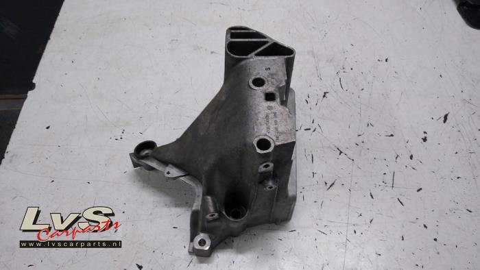 Usagé Couvercle de distribution Seat Ibiza V (KJB) 1.0 TSI 12V Prix € 20,00 Règlement à la marge proposé par LvS Carparts