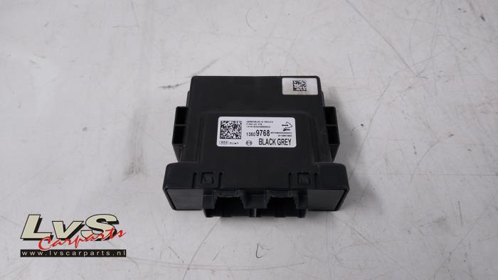 Używane Modul gateway Opel Karl 1.0 12V Cena € 15,00 Procedura marży oferowane przez LvS Carparts