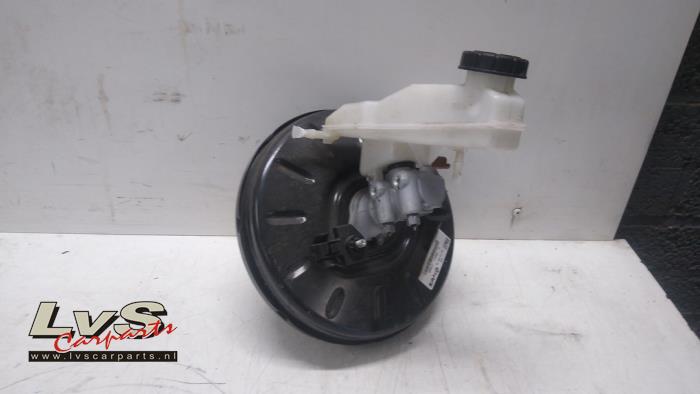 Usados Servofreno Peugeot 2008 (UD/UK/UR/US/UX) 1.2 VTi 12V PureTech 130 Precio € 50,00 Norma de margen ofrecido por LvS Carparts