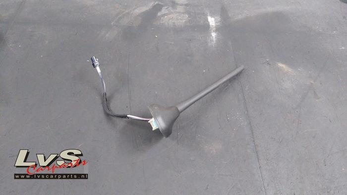 Używane Antena Ford Fiesta 7 1.1 Ti-VCT 12V 70 Cena € 20,00 Procedura marży oferowane przez LvS Carparts