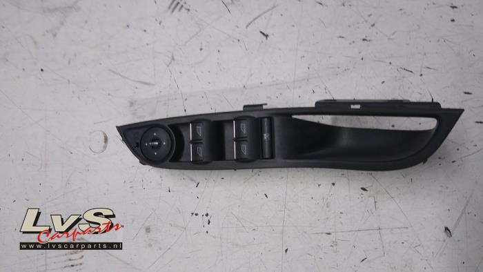 Usados Interruptor combinado de ventanillas Ford Focus 3 Wagon 1.6 Ti-VCT 16V 105 Precio € 15,00 Norma de margen ofrecido por LvS Carparts