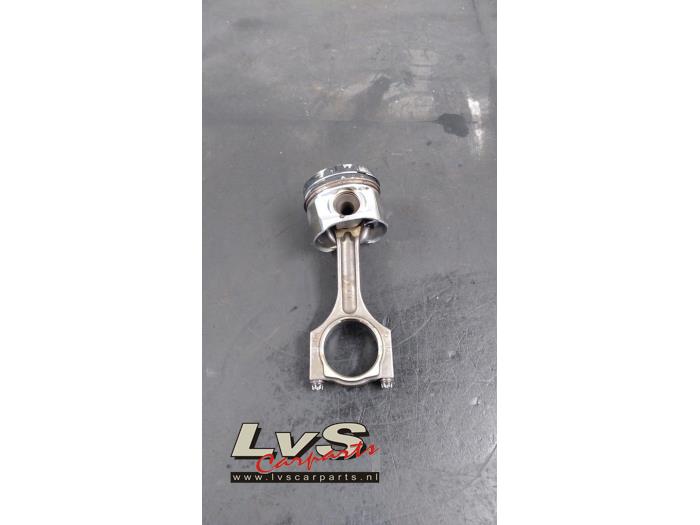 Usagé Piston BMW 3 serie (F30) 318d 2.0 16V Prix € 50,00 Règlement à la marge proposé par LvS Carparts