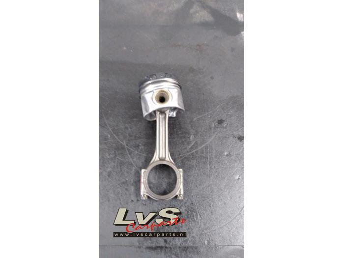 Usados Pistón Volkswagen Golf VII (AUA) 2.0 GTD 16V Precio € 75,00 Norma de margen ofrecido por LvS Carparts