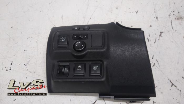 Używane Modul lusterka elektrycznego Nissan Note (E12) 1.2 DIG-S 98 Cena € 35,00 Procedura marży oferowane przez LvS Carparts